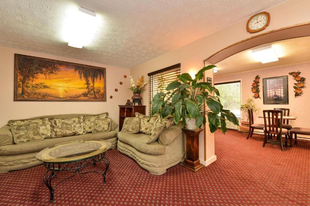 Americas Best Value Inn Heflin Exterior photo