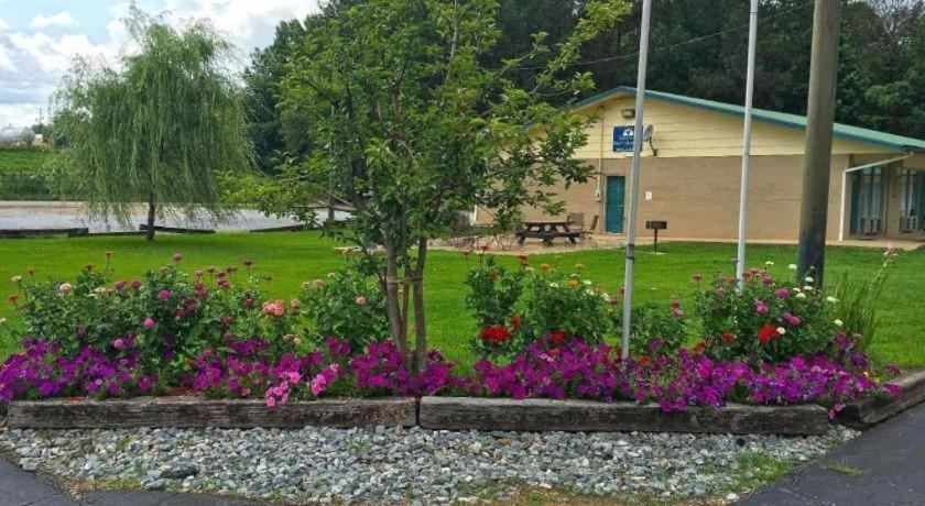 Americas Best Value Inn Heflin Exterior photo
